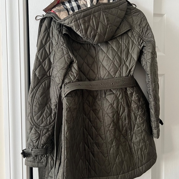 Burberry Quilted Belted Jacket in Green - Picture 3 of 3